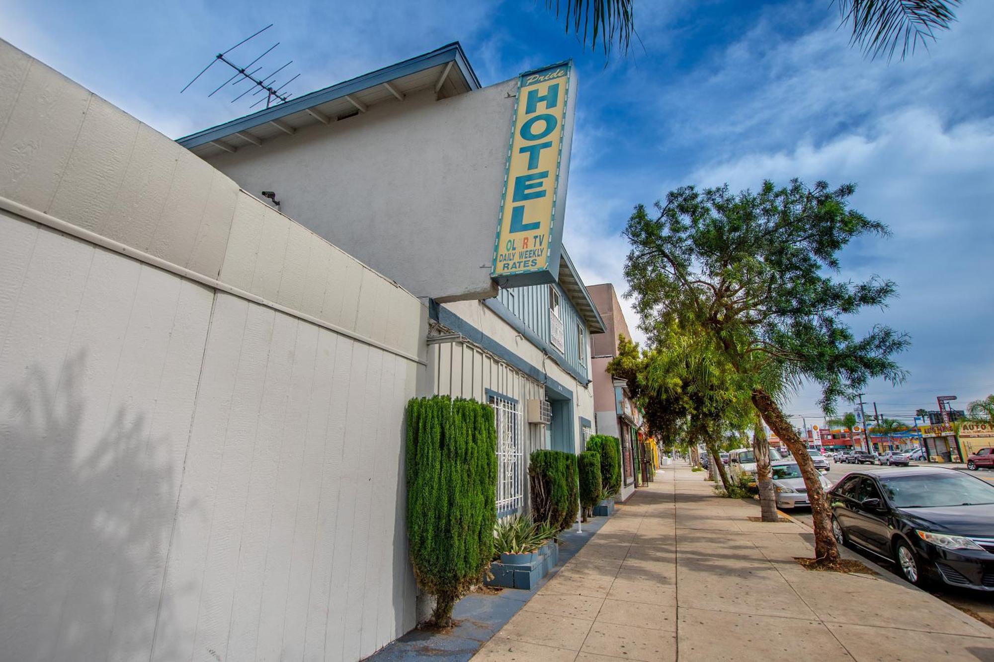 Pride Hotel Commerce Exterior foto
